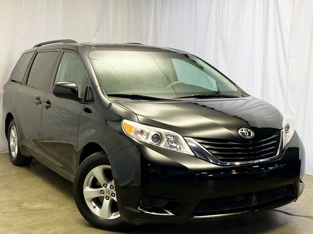 2013 Toyota Sienna LE photo 9
