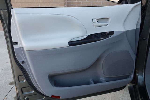 2013 Toyota Sienna 5dr 8-Passenger Van V6 LE FWD - 22969341 - 13