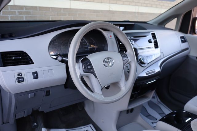 2013 Toyota Sienna 5dr 8-Passenger Van V6 LE FWD - 22969341 - 14