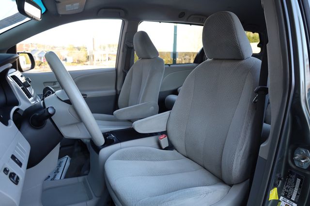 2013 Toyota Sienna 5dr 8-Passenger Van V6 LE FWD - 22969341 - 15