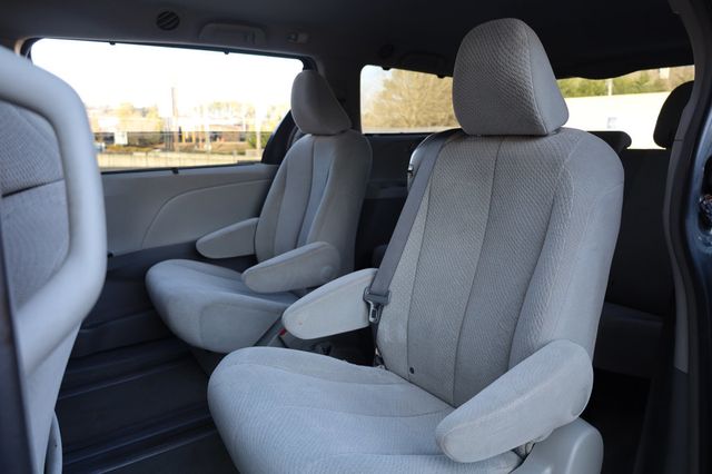 2013 Toyota Sienna 5dr 8-Passenger Van V6 LE FWD - 22969341 - 16