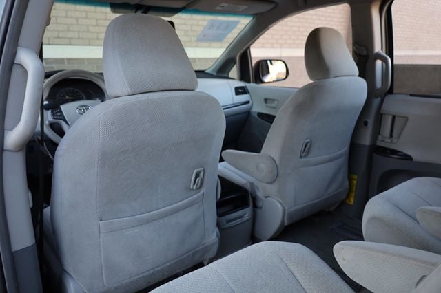 2013 Toyota Sienna 5dr 8-Passenger Van V6 LE FWD - 22969341 - 18