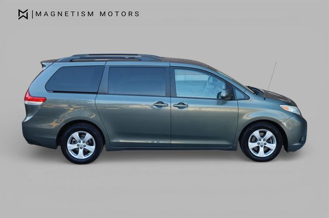 2013 Toyota Sienna 5dr 8-Passenger Van V6 LE FWD - 22969341 - 1