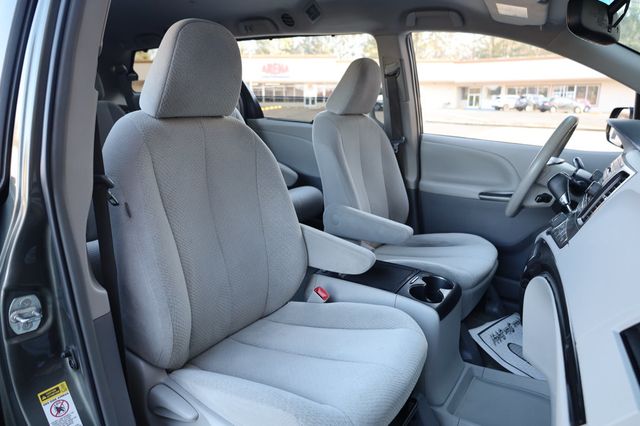 2013 Toyota Sienna 5dr 8-Passenger Van V6 LE FWD - 22969341 - 20