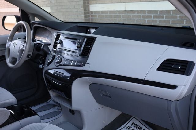 2013 Toyota Sienna 5dr 8-Passenger Van V6 LE FWD - 22969341 - 24