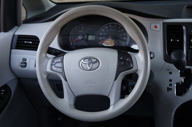 2013 Toyota Sienna 5dr 8-Passenger Van V6 LE FWD - 22969341 - 26