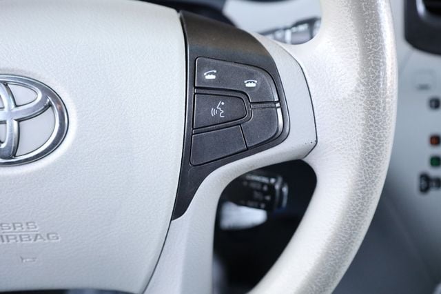 2013 Toyota Sienna 5dr 8-Passenger Van V6 LE FWD - 22969341 - 28