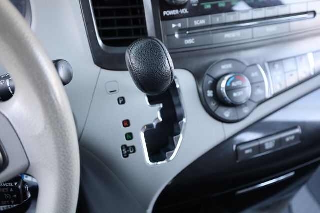 2013 Toyota Sienna 5dr 8-Passenger Van V6 LE FWD - 22969341 - 37