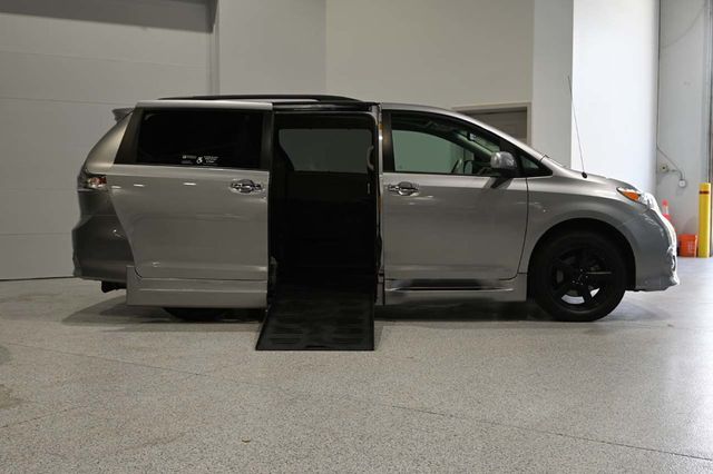 2013 Toyota Sienna 5dr 8-Passenger Van V6 SE FWD - 23042943 - 16
