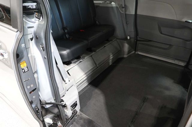 2013 Toyota Sienna 5dr 8-Passenger Van V6 SE FWD - 23042943 - 17