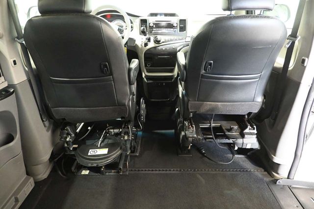2013 Toyota Sienna 5dr 8-Passenger Van V6 SE FWD - 23042943 - 19