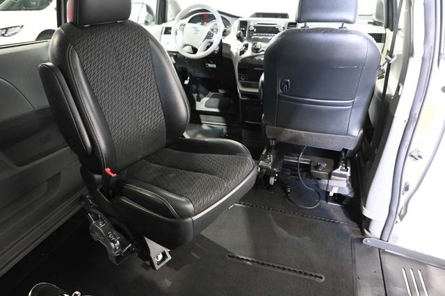 2013 Toyota Sienna 5dr 8-Passenger Van V6 SE FWD - 23042943 - 20