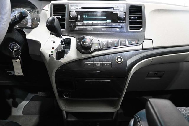 2013 Toyota Sienna 5dr 8-Passenger Van V6 SE FWD - 23042943 - 24