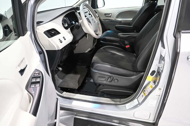 2013 Toyota Sienna 5dr 8-Passenger Van V6 SE FWD - 23042943 - 31