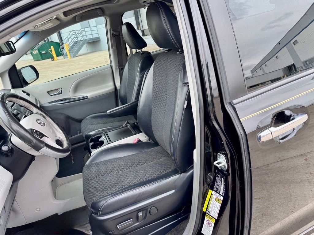 2013 Toyota Sienna 5dr 8-Passenger Van V6 SE FWD - 22998777 - 9