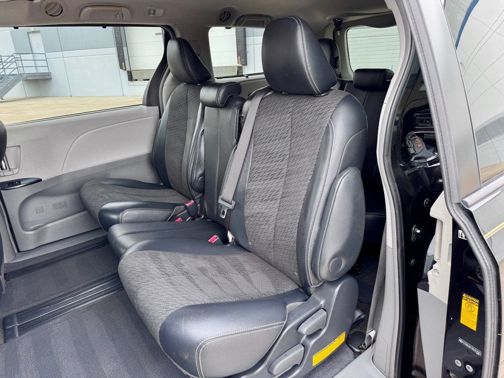 2013 Toyota Sienna 5dr 8-Passenger Van V6 SE FWD - 22998777 - 11