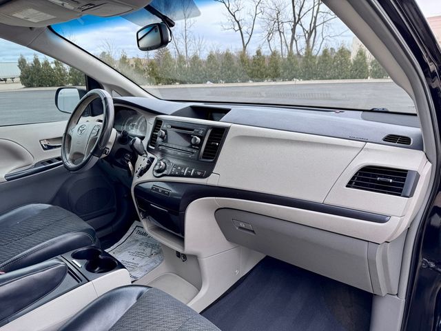 2013 Toyota Sienna 5dr 8-Passenger Van V6 SE FWD - 22998777 - 13