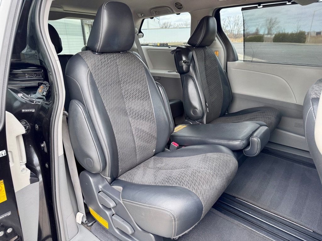 2013 Toyota Sienna 5dr 8-Passenger Van V6 SE FWD - 22998777 - 16