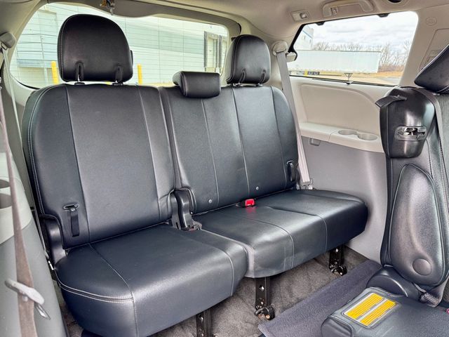 2013 Toyota Sienna 5dr 8-Passenger Van V6 SE FWD - 22998777 - 17