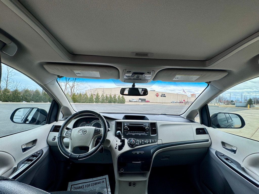 2013 Toyota Sienna 5dr 8-Passenger Van V6 SE FWD - 22998777 - 19