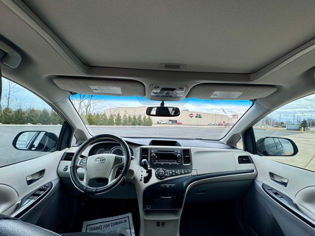 2013 Toyota Sienna 5dr 8-Passenger Van V6 SE FWD - 22998777 - 19