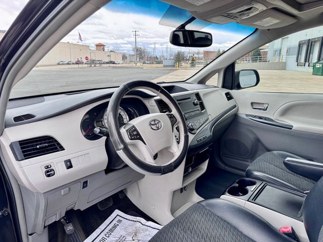 2013 Toyota Sienna 5dr 8-Passenger Van V6 SE FWD - 22998777 - 8