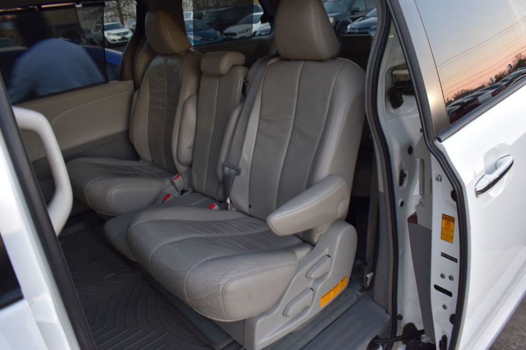 2013 Toyota Sienna 5dr 8-Passenger Van V6 XLE FWD - 22236574 - 22