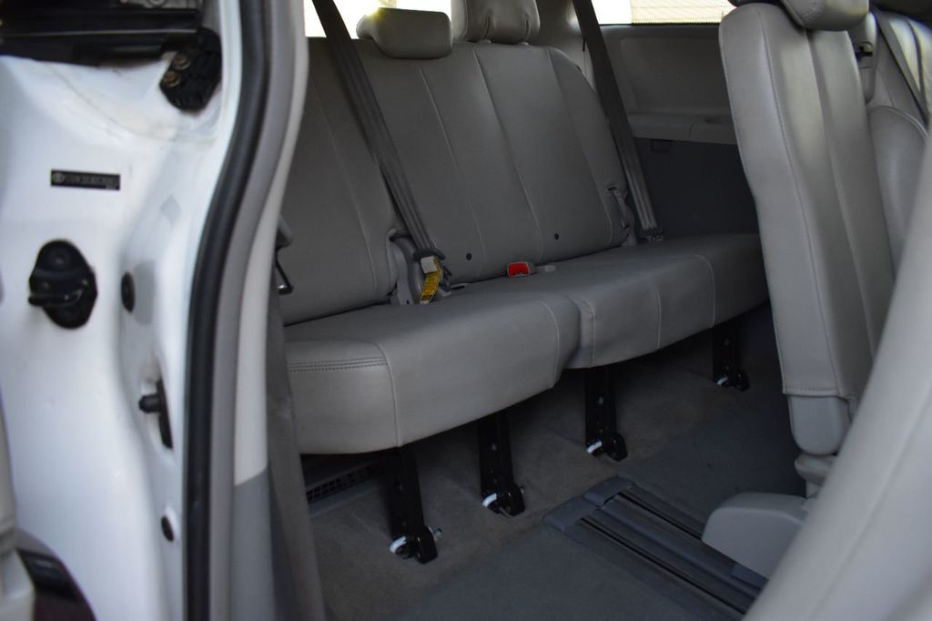 2013 Toyota Sienna 5dr 8-Passenger Van V6 XLE FWD - 22236574 - 24