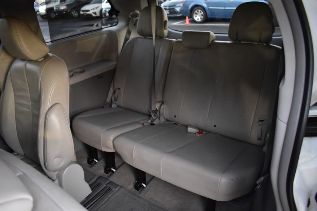 2013 Toyota Sienna 5dr 8-Passenger Van V6 XLE FWD - 22236574 - 25