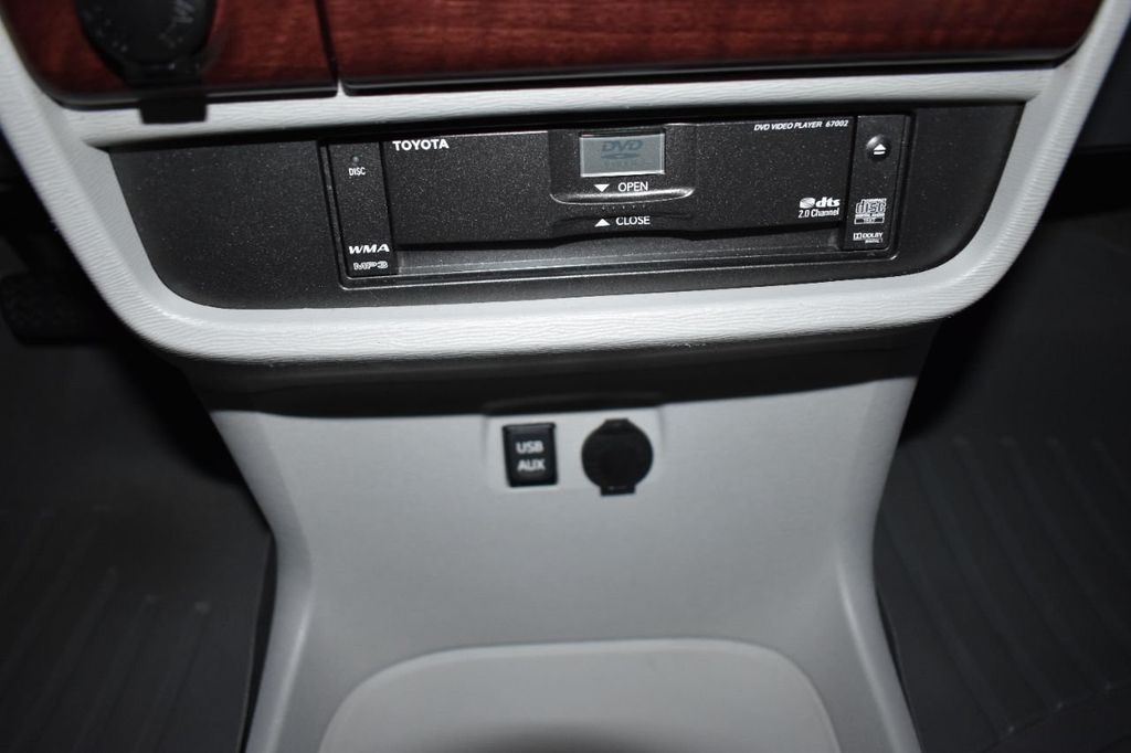 2013 Toyota Sienna 5dr 8-Passenger Van V6 XLE FWD - 22236574 - 44