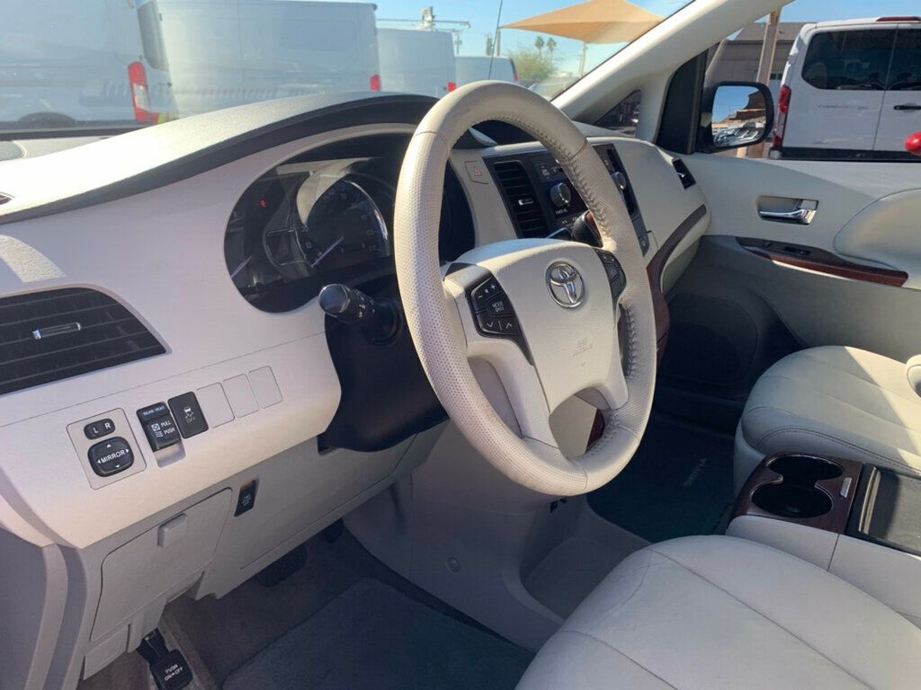 2013 Toyota Sienna 5dr 8-Passenger Van V6 XLE FWD - 22977520 - 1