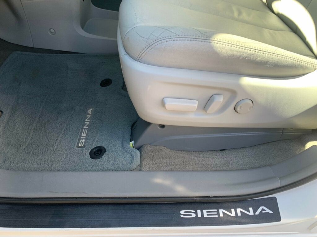 2013 Toyota Sienna 5dr 8-Passenger Van V6 XLE FWD - 22977520 - 20