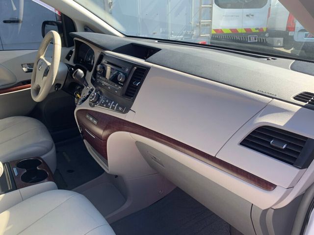 2013 Toyota Sienna 5dr 8-Passenger Van V6 XLE FWD - 22977520 - 24