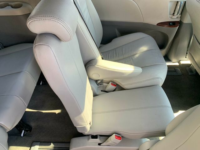 2013 Toyota Sienna 5dr 8-Passenger Van V6 XLE FWD - 22977520 - 31