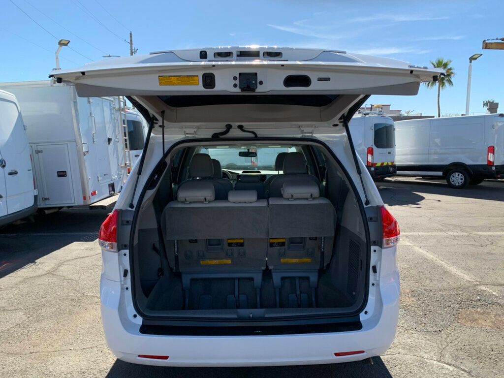 2013 Toyota Sienna 5dr 8-Passenger Van V6 XLE FWD - 22977520 - 40