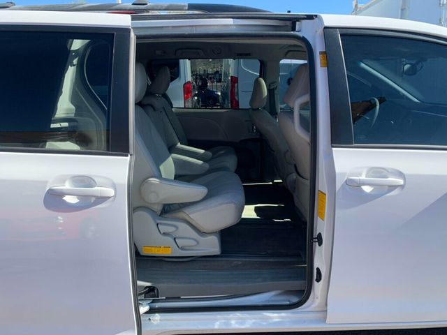 2013 Toyota Sienna 5dr 8-Passenger Van V6 XLE FWD - 22977520 - 4