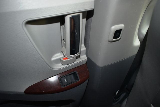 2013 Toyota Sienna 5dr 8-Passenger Van V6 XLE FWD - 23014015 - 26