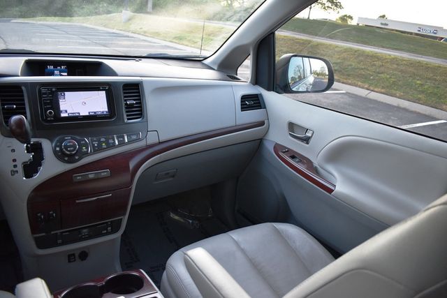 2013 Toyota Sienna 5dr 8-Passenger Van V6 XLE FWD - 23014015 - 30