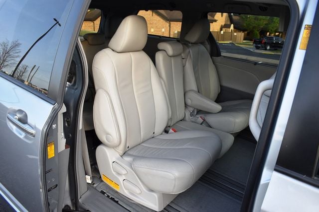 2013 Toyota Sienna 5dr 8-Passenger Van V6 XLE FWD - 23014015 - 3