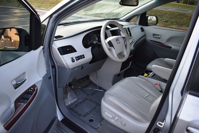 2013 Toyota Sienna 5dr 8-Passenger Van V6 XLE FWD - 23014015 - 44