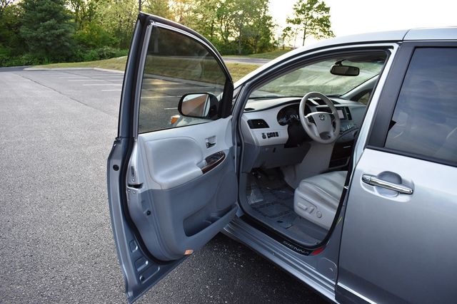 2013 Toyota Sienna 5dr 8-Passenger Van V6 XLE FWD - 23014015 - 46