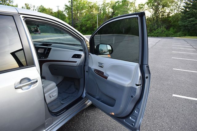 2013 Toyota Sienna 5dr 8-Passenger Van V6 XLE FWD - 23014015 - 47