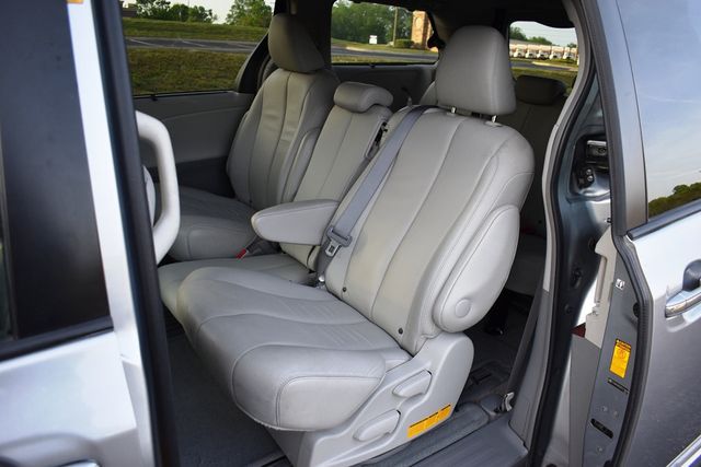 2013 Toyota Sienna 5dr 8-Passenger Van V6 XLE FWD - 23014015 - 4