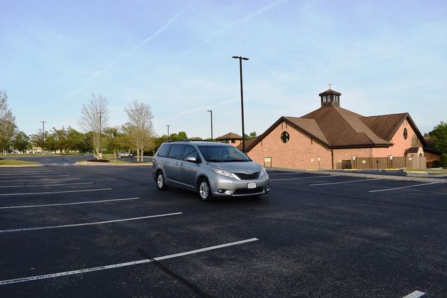 2013 Toyota Sienna 5dr 8-Passenger Van V6 XLE FWD - 23014015 - 49