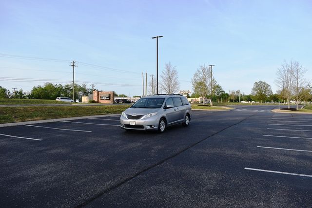 2013 Toyota Sienna 5dr 8-Passenger Van V6 XLE FWD - 23014015 - 50