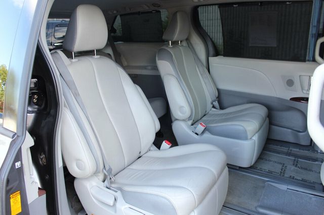 2013 Toyota Sienna AWD LIMITED W/ PREMIUM PKG, MOONROOF AND SKY VIEW , NAVIGATION - 23041477 - 10