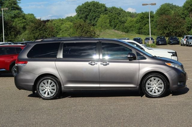 2013 Toyota Sienna AWD LIMITED W/ PREMIUM PKG, MOONROOF AND SKY VIEW , NAVIGATION - 23041477 - 1