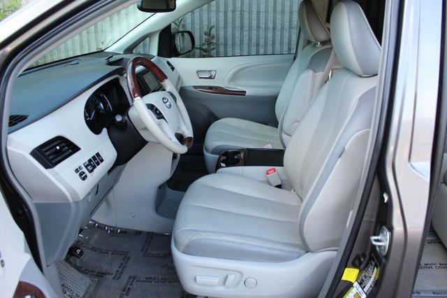 2013 Toyota Sienna AWD LIMITED W/ PREMIUM PKG, MOONROOF AND SKY VIEW , NAVIGATION - 23041477 - 24