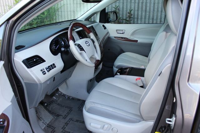 2013 Toyota Sienna AWD LIMITED W/ PREMIUM PKG, MOONROOF AND SKY VIEW , NAVIGATION - 23041477 - 25