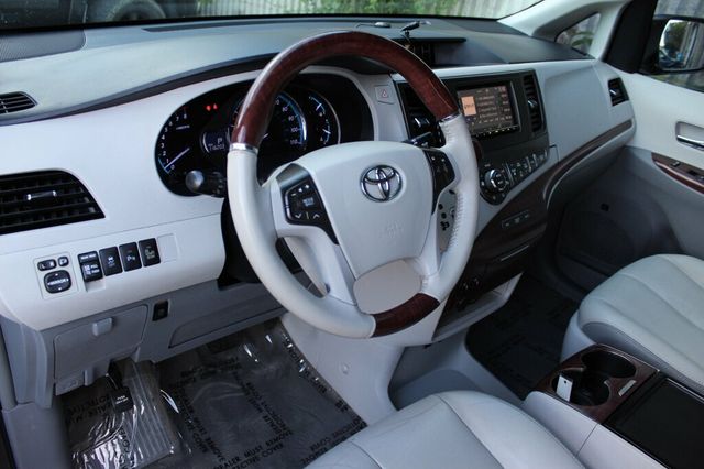 2013 Toyota Sienna AWD LIMITED W/ PREMIUM PKG, MOONROOF AND SKY VIEW , NAVIGATION - 23041477 - 26